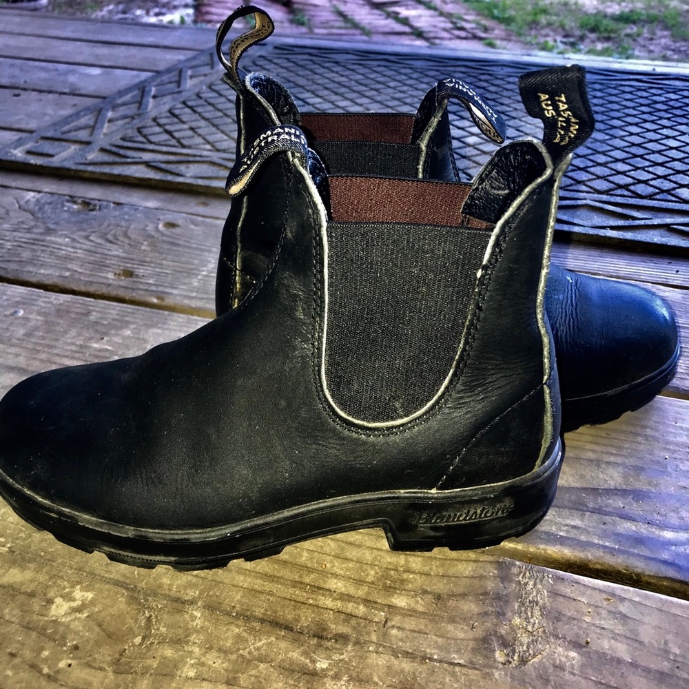 Black Blundstones